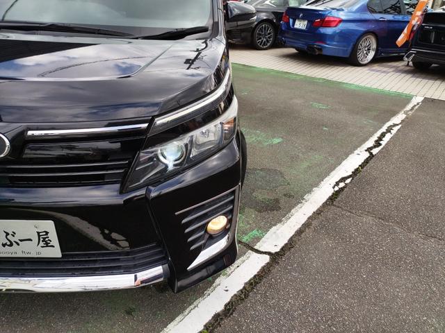 ヴォクシー ZS 1オーナー 走行97852K Tチェーン 両側電動ドア 16アルミ リアスポ LEDヘッド フォグ 7人乗 アイドルストップ 9型ナビTVBモニETCステリモ ドラレコ フリップモニ スマートキ保証付(31枚目)