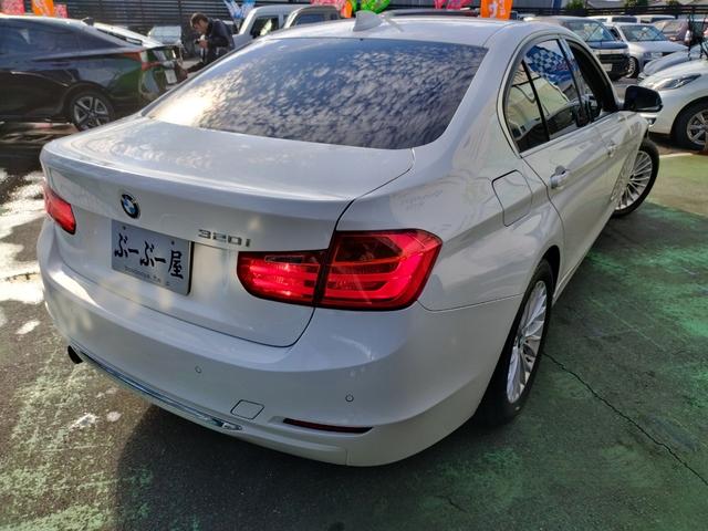 ３シリーズ ３２０ｉラグジュアリー　ディーラー車　ターボ　ＨＩＤ　フォグ　１７アルミ　リアスモーク　Ｃソナ　黒革パワーシート　シートヒーター　ＨＤＤナビＢｌｕｅｔｏｏｔｈＢモニＥＴＣ　クルコン　ステリモ　スマートキーＸ２Ｐスタート保証付（14枚目）