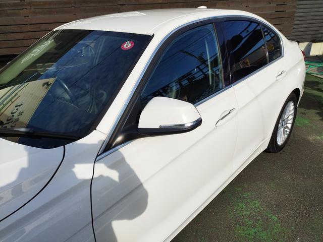 ３シリーズ ３２０ｉラグジュアリー　ディーラー車　ターボ　ＨＩＤ　フォグ　１７アルミ　リアスモーク　Ｃソナ　黒革パワーシート　シートヒーター　ＨＤＤナビＢｌｕｅｔｏｏｔｈＢモニＥＴＣ　クルコン　ステリモ　スマートキーＸ２Ｐスタート保証付（25枚目）