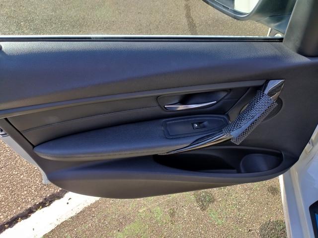 ３シリーズ ３２０ｉラグジュアリー　ディーラー車　ターボ　ＨＩＤ　フォグ　１７アルミ　リアスモーク　Ｃソナ　黒革パワーシート　シートヒーター　ＨＤＤナビＢｌｕｅｔｏｏｔｈＢモニＥＴＣ　クルコン　ステリモ　スマートキーＸ２Ｐスタート保証付（50枚目）