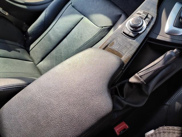 ３シリーズ ３２０ｉラグジュアリー　ディーラー車　ターボ　ＨＩＤ　フォグ　１７アルミ　リアスモーク　Ｃソナ　黒革パワーシート　シートヒーター　ＨＤＤナビＢｌｕｅｔｏｏｔｈＢモニＥＴＣ　クルコン　ステリモ　スマートキーＸ２Ｐスタート保証付（72枚目）