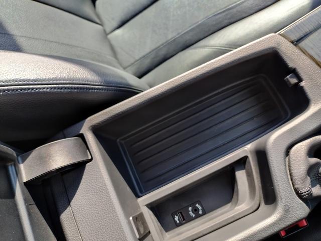 ３シリーズ ３２０ｉラグジュアリー　ディーラー車　ターボ　ＨＩＤ　フォグ　１７アルミ　リアスモーク　Ｃソナ　黒革パワーシート　シートヒーター　ＨＤＤナビＢｌｕｅｔｏｏｔｈＢモニＥＴＣ　クルコン　ステリモ　スマートキーＸ２Ｐスタート保証付（73枚目）