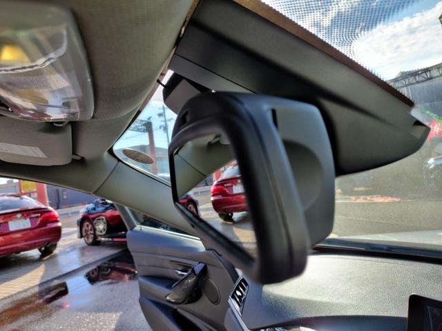 ３シリーズ ３２０ｉラグジュアリー　ディーラー車　ターボ　ＨＩＤ　フォグ　１７アルミ　リアスモーク　Ｃソナ　黒革パワーシート　シートヒーター　ＨＤＤナビＢｌｕｅｔｏｏｔｈＢモニＥＴＣ　クルコン　ステリモ　スマートキーＸ２Ｐスタート保証付（76枚目）