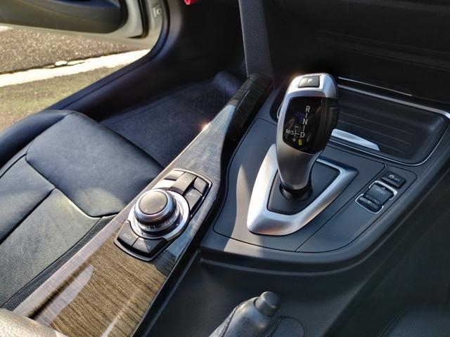 ３シリーズ ３２０ｉラグジュアリー　ディーラー車　ターボ　ＨＩＤ　フォグ　１７アルミ　リアスモーク　Ｃソナ　黒革パワーシート　シートヒーター　ＨＤＤナビＢｌｕｅｔｏｏｔｈＢモニＥＴＣ　クルコン　ステリモ　スマートキーＸ２Ｐスタート保証付（79枚目）