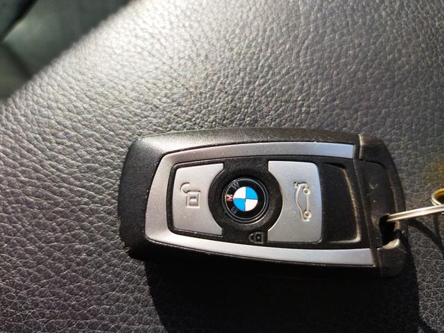 ３シリーズ ３２０ｉラグジュアリー　ディーラー車　ターボ　ＨＩＤ　フォグ　１７アルミ　リアスモーク　Ｃソナ　黒革パワーシート　シートヒーター　ＨＤＤナビＢｌｕｅｔｏｏｔｈＢモニＥＴＣ　クルコン　ステリモ　スマートキーＸ２Ｐスタート保証付（80枚目）