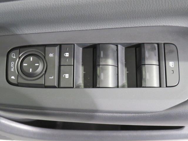 プリウス Ｕ　衝突被害軽減システム　バックカメラ　ＥＴＣ　ミュージックプレイヤー接続可　オートクルーズコントロール　ＬＥＤヘッドランプ　スマートキー　キーレス　ハイブリッド　ワンオーナー（13枚目）