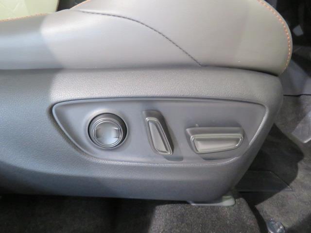 カローラクロス ハイブリッド　Ｚ　衝突被害軽減システム　バックカメラ　ＥＴＣ　ドラレコ　電動シート　ハーフレザー　オートクルーズコントロール　ＬＥＤヘッドランプ　スマートキー　キーレス　ハイブリッド　ワンオーナー（12枚目）