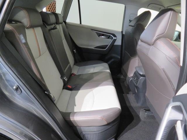 カローラクロス ハイブリッド　Ｚ　衝突被害軽減システム　バックカメラ　ＥＴＣ　ドラレコ　電動シート　ハーフレザー　オートクルーズコントロール　ＬＥＤヘッドランプ　スマートキー　キーレス　ハイブリッド　ワンオーナー（13枚目）