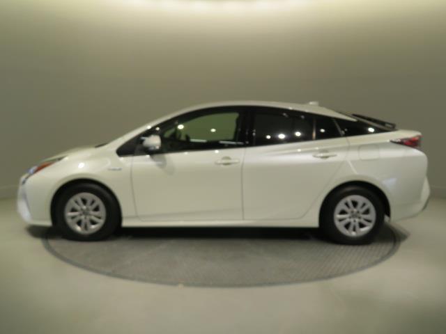 プリウス Ｓセーフティプラス　衝突被害軽減システム　バックカメラ　ＥＴＣ　ドラレコ　オートクルーズコントロール　ＬＥＤヘッドランプ　スマートキー　キーレス　ハイブリッド　ワンオーナー（3枚目）