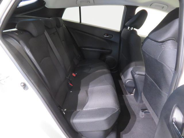 プリウス Ｓセーフティプラス　衝突被害軽減システム　バックカメラ　ＥＴＣ　ドラレコ　オートクルーズコントロール　ＬＥＤヘッドランプ　スマートキー　キーレス　ハイブリッド　ワンオーナー（12枚目）