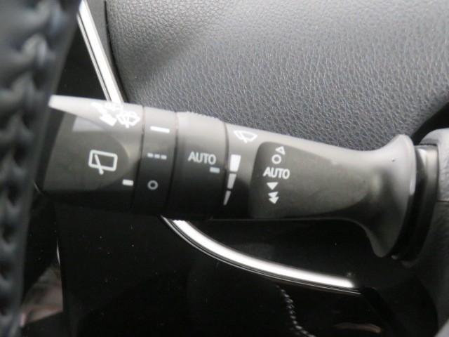 プリウス Sセーフティプラス 衝突被害軽減システム ETC ドラレコ オートクルーズコントロール LEDヘッドランプ スマートキー キーレス ハイブリッド ワンオーナー(25枚目)