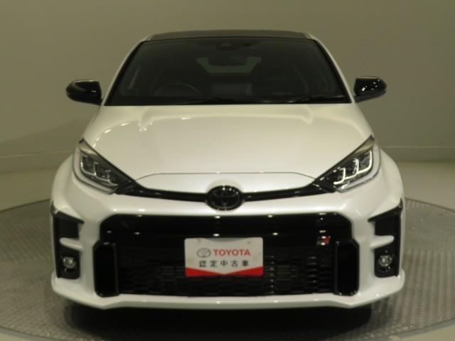 ＧＲヤリス ＲＺ　ハイパフォーマンス　６速マニュアル　衝突被害軽減システム　バックカメラ　ＥＴＣ　ドラレコ　ミュージックプレイヤー接続可　オートクルーズコントロール　ＬＥＤヘッドランプ　スマートキー　キーレス　４ＷＤ　ワンオーナー（5枚目）