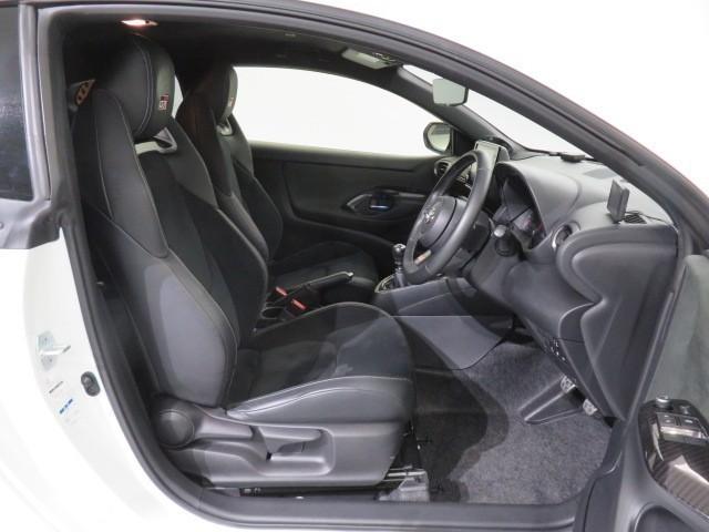 ＧＲヤリス ＲＺ　ハイパフォーマンス　６速マニュアル　衝突被害軽減システム　バックカメラ　ＥＴＣ　ドラレコ　ミュージックプレイヤー接続可　オートクルーズコントロール　ＬＥＤヘッドランプ　スマートキー　キーレス　４ＷＤ　ワンオーナー（11枚目）