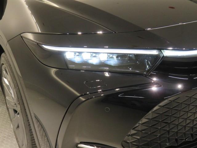 クラウンクロスオーバー Ｇレザーパッケージ　衝突被害軽減システム　バックカメラ　ＥＴＣ　ドラレコ　ミュージックプレイヤー接続可　革シート　電動シート　オートクルーズコントロール　ＬＥＤヘッドランプ　スマートキー　キーレス　４ＷＤ　ハイブリッド（8枚目）