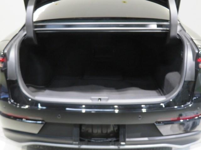 クラウンクロスオーバー Ｇレザーパッケージ　衝突被害軽減システム　バックカメラ　ＥＴＣ　ドラレコ　ミュージックプレイヤー接続可　革シート　電動シート　オートクルーズコントロール　ＬＥＤヘッドランプ　スマートキー　キーレス　４ＷＤ　ハイブリッド（10枚目）