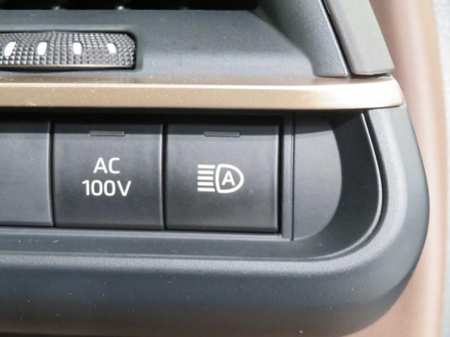 クラウンクロスオーバー Ｇレザーパッケージ　衝突被害軽減システム　バックカメラ　ＥＴＣ　ドラレコ　ミュージックプレイヤー接続可　革シート　電動シート　オートクルーズコントロール　ＬＥＤヘッドランプ　スマートキー　キーレス　４ＷＤ　ハイブリッド（15枚目）