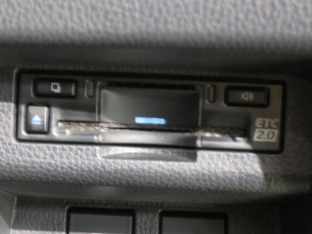 クラウンクロスオーバー Ｇレザーパッケージ　衝突被害軽減システム　バックカメラ　ＥＴＣ　ドラレコ　ミュージックプレイヤー接続可　革シート　電動シート　オートクルーズコントロール　ＬＥＤヘッドランプ　スマートキー　キーレス　４ＷＤ　ハイブリッド（16枚目）