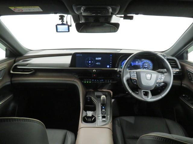 クラウンクロスオーバー Ｇレザーパッケージ　衝突被害軽減システム　バックカメラ　ＥＴＣ　ドラレコ　ミュージックプレイヤー接続可　革シート　電動シート　オートクルーズコントロール　ＬＥＤヘッドランプ　スマートキー　キーレス　４ＷＤ　ハイブリッド（17枚目）