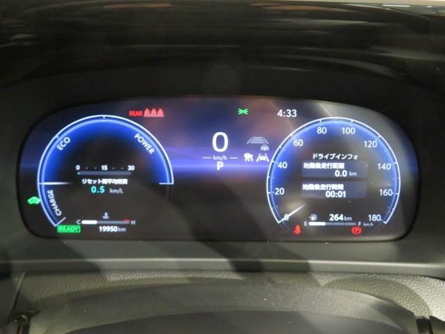 クラウンクロスオーバー Ｇレザーパッケージ　衝突被害軽減システム　バックカメラ　ＥＴＣ　ドラレコ　ミュージックプレイヤー接続可　革シート　電動シート　オートクルーズコントロール　ＬＥＤヘッドランプ　スマートキー　キーレス　４ＷＤ　ハイブリッド（18枚目）