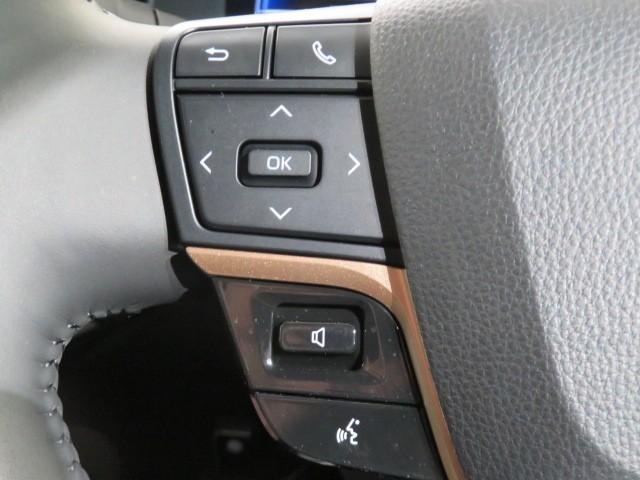 クラウンクロスオーバー Ｇレザーパッケージ　衝突被害軽減システム　バックカメラ　ＥＴＣ　ドラレコ　ミュージックプレイヤー接続可　革シート　電動シート　オートクルーズコントロール　ＬＥＤヘッドランプ　スマートキー　キーレス　４ＷＤ　ハイブリッド（20枚目）