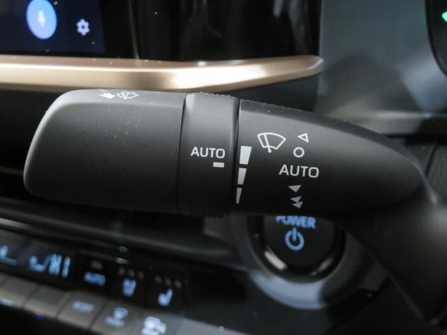 クラウンクロスオーバー Ｇレザーパッケージ　衝突被害軽減システム　バックカメラ　ＥＴＣ　ドラレコ　ミュージックプレイヤー接続可　革シート　電動シート　オートクルーズコントロール　ＬＥＤヘッドランプ　スマートキー　キーレス　４ＷＤ　ハイブリッド（22枚目）