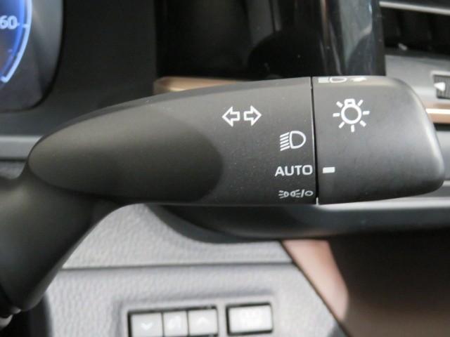 クラウンクロスオーバー Ｇレザーパッケージ　衝突被害軽減システム　バックカメラ　ＥＴＣ　ドラレコ　ミュージックプレイヤー接続可　革シート　電動シート　オートクルーズコントロール　ＬＥＤヘッドランプ　スマートキー　キーレス　４ＷＤ　ハイブリッド（23枚目）