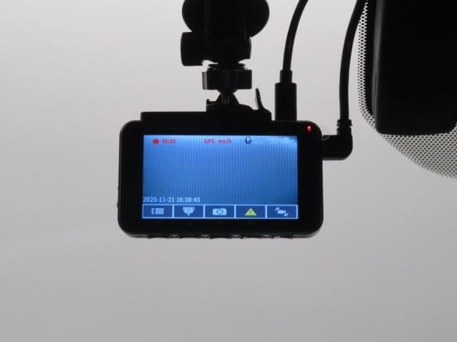 クラウンクロスオーバー Ｇレザーパッケージ　衝突被害軽減システム　バックカメラ　ＥＴＣ　ドラレコ　ミュージックプレイヤー接続可　革シート　電動シート　オートクルーズコントロール　ＬＥＤヘッドランプ　スマートキー　キーレス　４ＷＤ　ハイブリッド（34枚目）