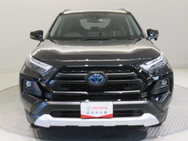 ＲＡＶ４ ハイブリッドアドベンチャー　衝突被害軽減システム　バックカメラ　ＥＴＣ　ミュージックプレイヤー接続可　電動シート　オートクルーズコントロール　ＬＥＤヘッドランプ　スマートキー　キーレス　４ＷＤ　ハイブリッド　ワンオーナー（2枚目）