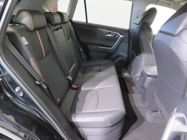 ＲＡＶ４ ハイブリッドアドベンチャー　衝突被害軽減システム　バックカメラ　ＥＴＣ　ミュージックプレイヤー接続可　電動シート　オートクルーズコントロール　ＬＥＤヘッドランプ　スマートキー　キーレス　４ＷＤ　ハイブリッド　ワンオーナー（13枚目）