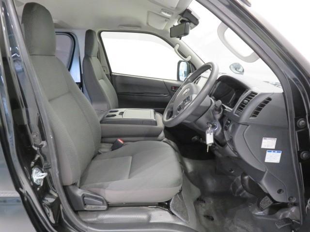 ハイエースバン ＤＸ　ＧＬパッケージ　衝突被害軽減システム　バックカメラ　ＥＴＣ　ミュージックプレイヤー接続可　ＬＥＤヘッドランプ　乗車定員６人　キーレス　ディーゼル　ワンオーナー（11枚目）