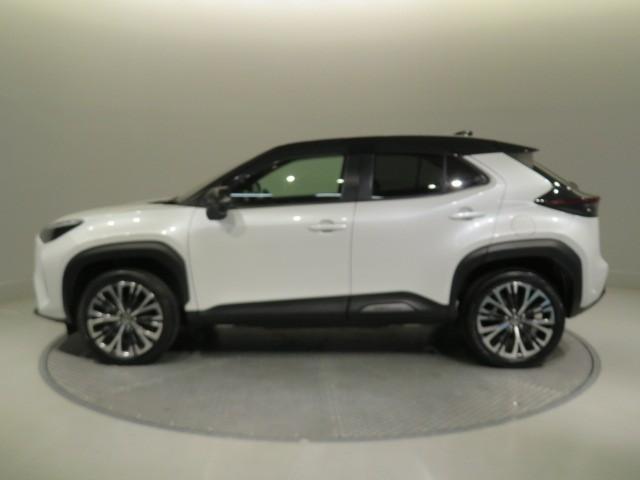 ヤリスクロス ハイブリッドＺ　衝突被害軽減システム　バックカメラ　ＥＴＣ　ドラレコ　ミュージックプレイヤー接続可　電動シート　オートクルーズコントロール　ＬＥＤヘッドランプ　スマートキー　キーレス　ハイブリッド　ワンオーナー（3枚目）