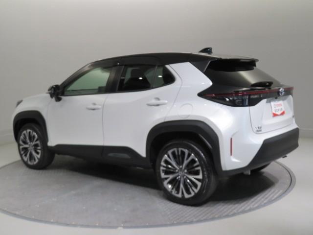 ヤリスクロス ハイブリッドＺ　衝突被害軽減システム　バックカメラ　ＥＴＣ　ドラレコ　ミュージックプレイヤー接続可　電動シート　オートクルーズコントロール　ＬＥＤヘッドランプ　スマートキー　キーレス　ハイブリッド　ワンオーナー（4枚目）