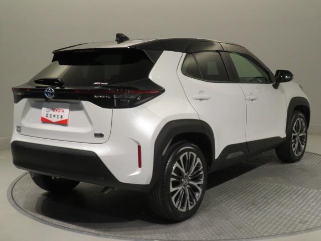 ヤリスクロス ハイブリッドＺ　衝突被害軽減システム　バックカメラ　ＥＴＣ　ドラレコ　ミュージックプレイヤー接続可　電動シート　オートクルーズコントロール　ＬＥＤヘッドランプ　スマートキー　キーレス　ハイブリッド　ワンオーナー（6枚目）