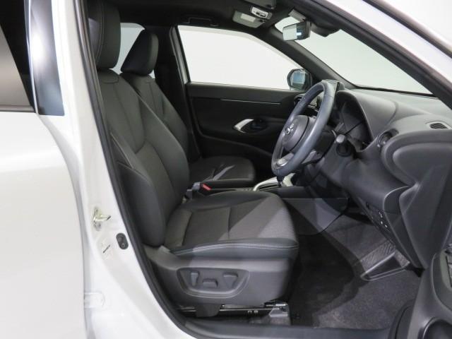 ヤリスクロス ハイブリッドＺ　衝突被害軽減システム　バックカメラ　ＥＴＣ　ドラレコ　ミュージックプレイヤー接続可　電動シート　オートクルーズコントロール　ＬＥＤヘッドランプ　スマートキー　キーレス　ハイブリッド　ワンオーナー（11枚目）