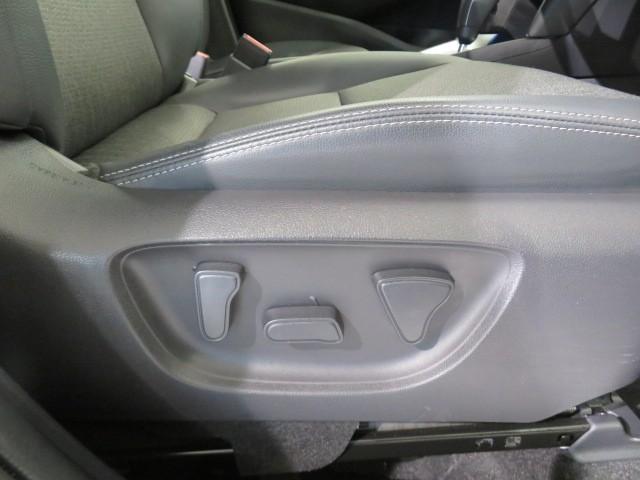 ヤリスクロス ハイブリッドＺ　衝突被害軽減システム　バックカメラ　ＥＴＣ　ドラレコ　ミュージックプレイヤー接続可　電動シート　オートクルーズコントロール　ＬＥＤヘッドランプ　スマートキー　キーレス　ハイブリッド　ワンオーナー（12枚目）