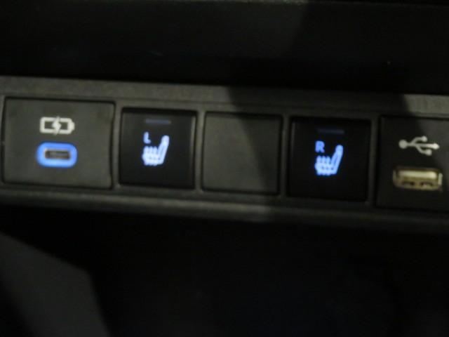 ヤリスクロス ハイブリッドＺ　衝突被害軽減システム　バックカメラ　ＥＴＣ　ドラレコ　ミュージックプレイヤー接続可　電動シート　オートクルーズコントロール　ＬＥＤヘッドランプ　スマートキー　キーレス　ハイブリッド　ワンオーナー（30枚目）