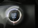 エンジンスタートスイッチです。キーが車内にあれば、エンジンの始動や停止はスイッチを押すだけ!キーを取り出す手間を省き、ワンプッシュで操作できるので簡単でスムーズです。
