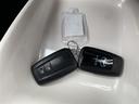 スマートキー2個あります。家族で共有すれば、自宅の駐車場での入替や、旅行先での運転交代など大変便利ですよ。