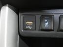 スマートフォン等が充電できるUSB端子が付いてます。