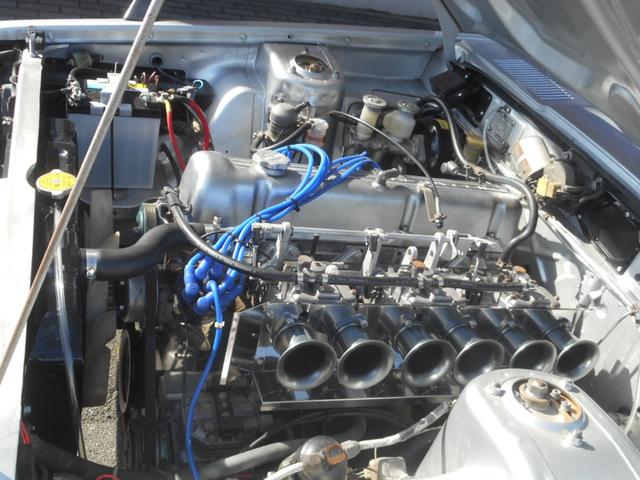 スカイライン ２．０ＧＴ－Ｘ　ケンメリＲ仕様　全面白ガラス　前後車高調（13枚目）