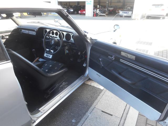 スカイライン ２．０ＧＴ－Ｘ　ケンメリＲ仕様　全面白ガラス　前後車高調（15枚目）