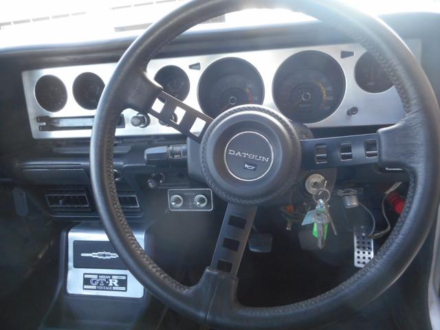 スカイライン ２．０ＧＴ－Ｘ　ケンメリＲ仕様　全面白ガラス　前後車高調（21枚目）