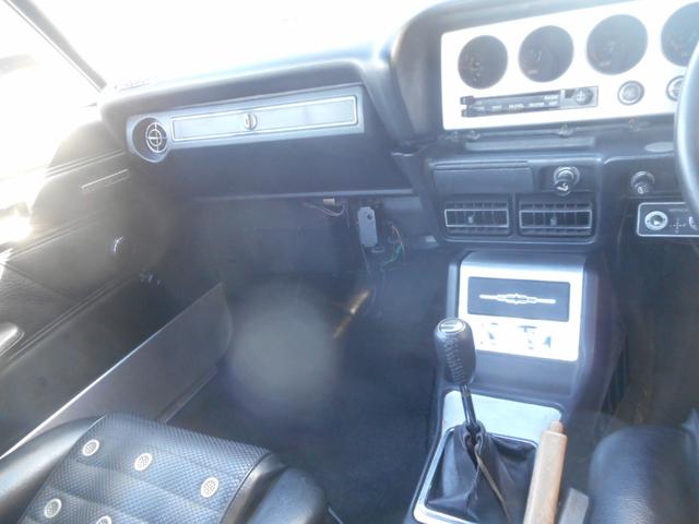 スカイライン ２．０ＧＴ－Ｘ　ケンメリＲ仕様　全面白ガラス　前後車高調（23枚目）