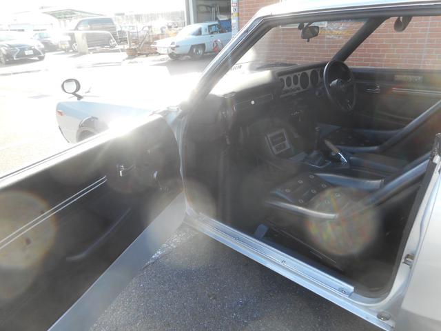 スカイライン ２．０ＧＴ－Ｘ　ケンメリＲ仕様　全面白ガラス　前後車高調（24枚目）