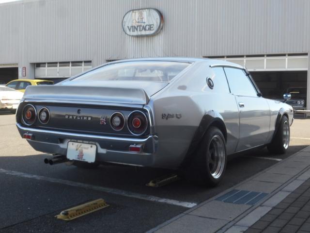 スカイライン ２．０ＧＴ－Ｘ　ケンメリＲ仕様　全面白ガラス　前後車高調（32枚目）