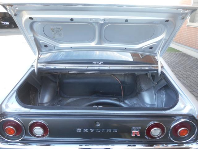 スカイライン ２．０ＧＴ－Ｘ　ケンメリＲ仕様　全面白ガラス　前後車高調（35枚目）