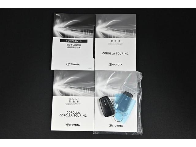 カローラツーリング ハイブリッド　Ｓ　ドラレコ付き　フルセグＴＶ　イモビライザー　４ＷＤ　クルコン　バックカメラ　衝突被害軽減システム　ミュージックプレイヤー接続可　記録簿　メモリーナビ　ＥＴＣ　スマートキー　ＤＶＤ再生　ワンオーナー（17枚目）