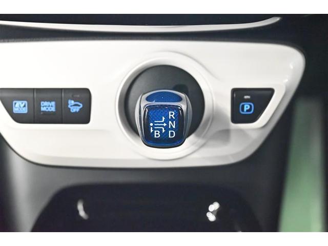 プリウス Ｓセーフティプラス　衝突回避システム　１セグ　Ｂモニター　定期点検記録簿　ＬＥＤライト　クルコン　ＥＴＣ装備　スマートＫＥＹ　ナビＴＶ　イモビライザー　横滑り防止機能　ＰＷ　カーテンエアバッグ　キーレスエントリー　アルミ（7枚目）