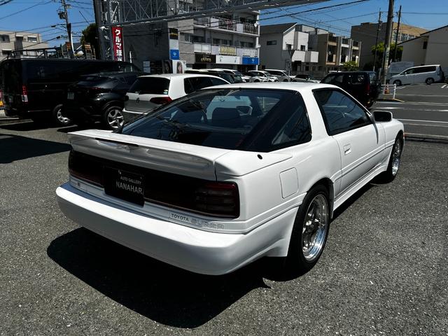 スープラ ２．５ＧＴツインターボＲ　純正５ＭＴ　純正ツインターボ（１ＪＺーＧＴＥ）　社外３ピースホイール　元色純正ホワイト→同色純正ホワイト全塗装　純正フロント左右レカロシート（6枚目）