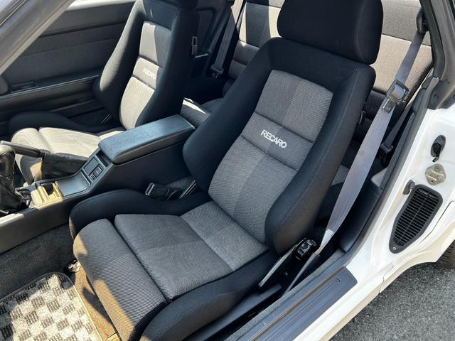 スープラ ２．５ＧＴツインターボＲ　純正５ＭＴ　純正ツインターボ（１ＪＺーＧＴＥ）　社外３ピースホイール　元色純正ホワイト→同色純正ホワイト全塗装　純正フロント左右レカロシート（21枚目）
